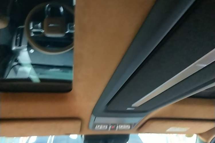 Used iCAR V27 2026 Model 200KM Four-Wheel Drive Falcon 500 Headliner