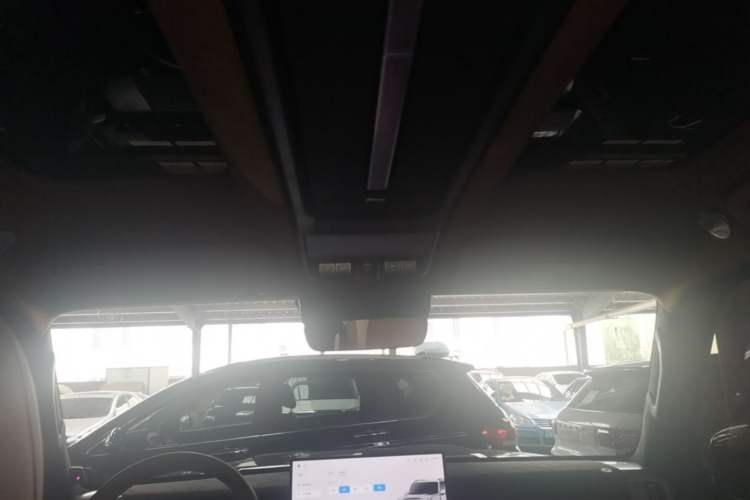 Used iCAR V27 2026 Model 200KM Four-Wheel Drive Falcon 700 Headliner