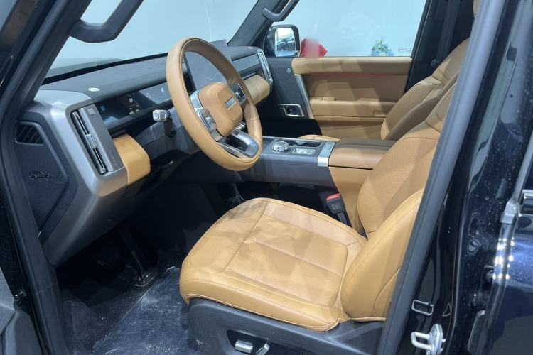 Used iCAR V27 2026 Model 200KM Four-Wheel Drive Falcon 500 Interior 1