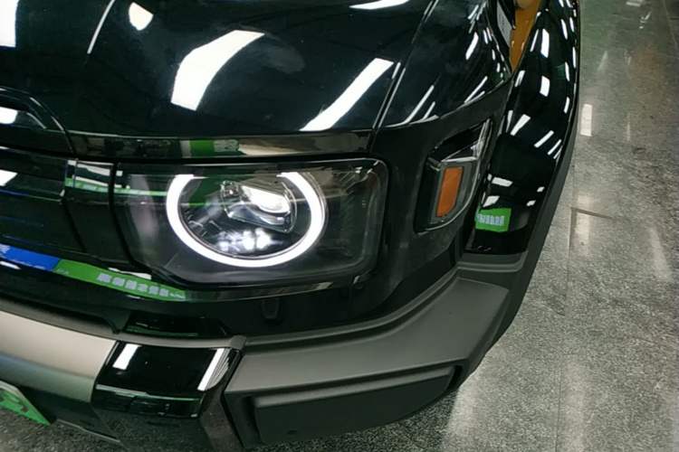 Used iCAR V27 2026 Model 200KM Four-Wheel Drive Falcon 500 Left Front Headlight