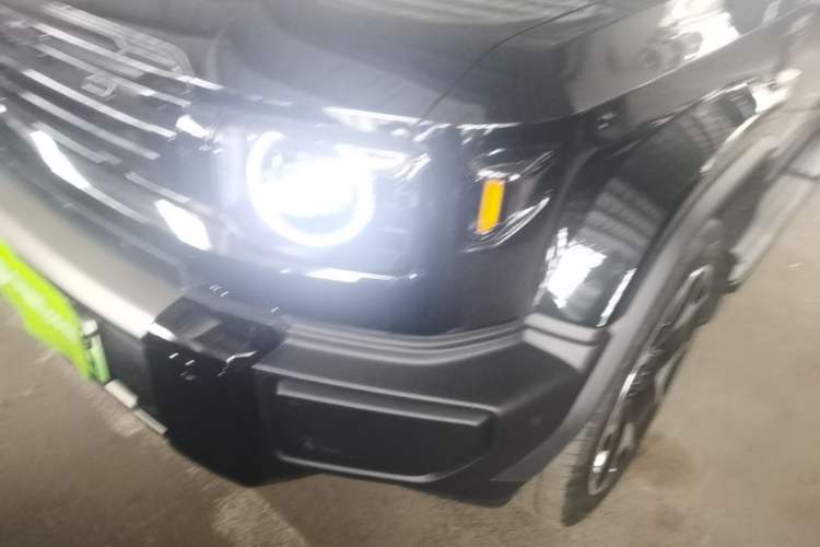 Used iCAR V27 2026 Model 200KM Four-Wheel Drive Falcon 700 Left Front Headlight