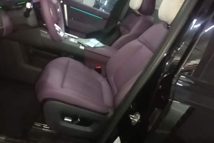 Used iCAR V27 2026 Model 200KM Four-Wheel Drive Falcon 700 Left Front Seat
