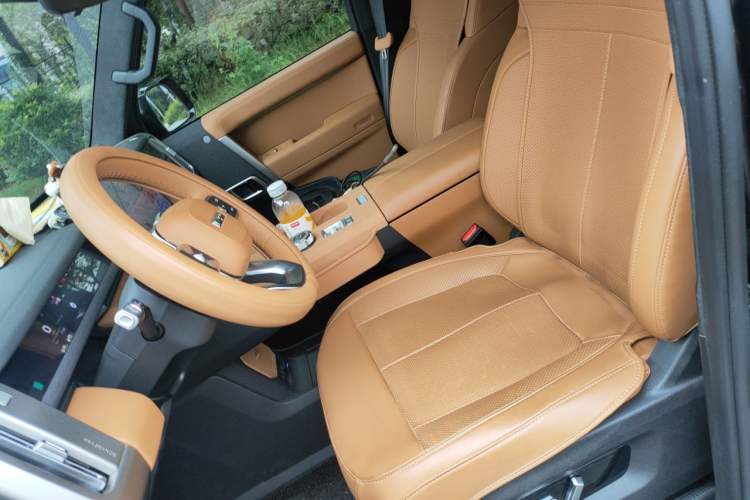Used iCAR V27 2026 Model 200KM Four-Wheel Drive Falcon 700 Left Front Seat