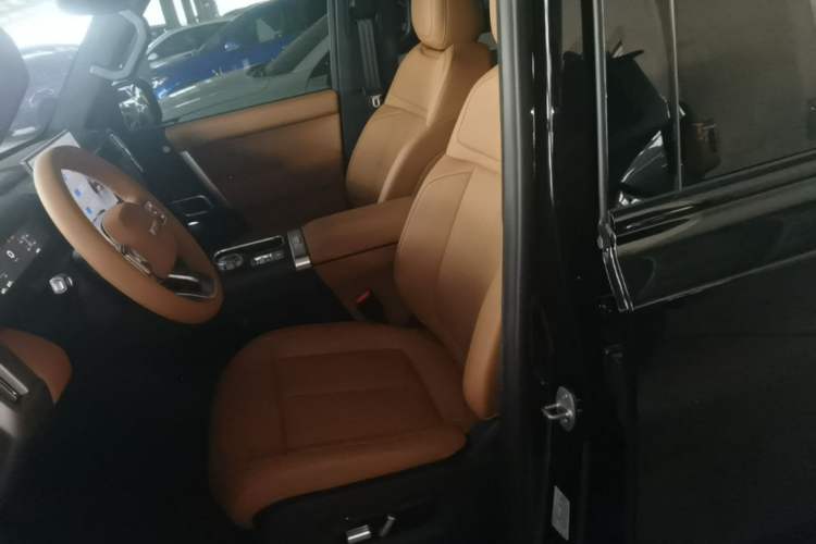 Used iCAR V27 2026 Model 200KM Four-Wheel Drive Falcon 700 Left Front Seat