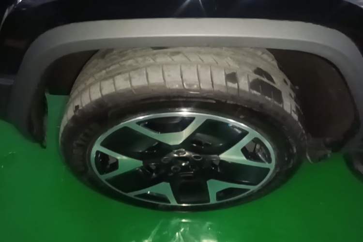 Used iCAR V27 2026 Model 200KM Four-Wheel Drive Falcon 700 Left Front Wheel Hub