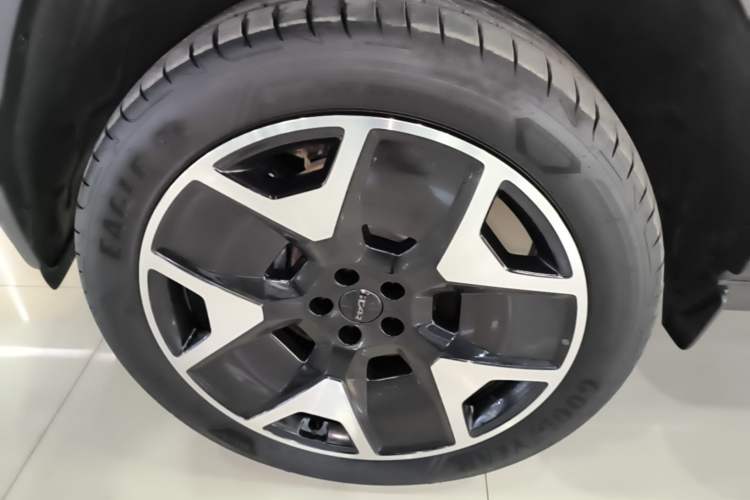 Used iCAR V27 2026 Model 200KM Four-Wheel Drive Falcon 500 Left Front Wheel Hub