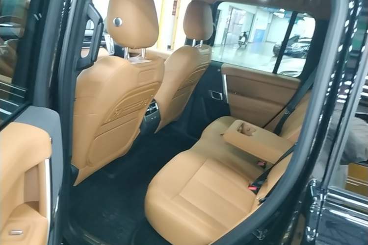 Used iCAR V27 2026 Model 200KM Four-Wheel Drive Falcon 500 Left Rear Seat