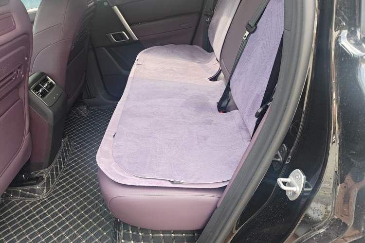 Used iCAR V27 2026 Model 200KM Four-Wheel Drive Falcon 700 Left Rear Seat
