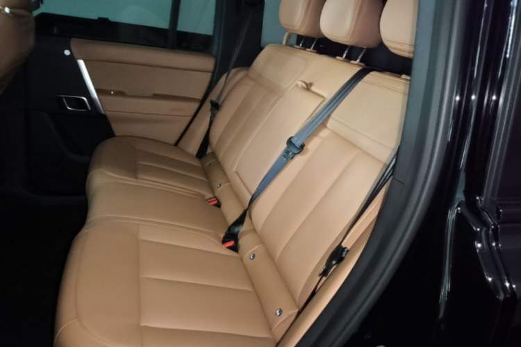 Used iCAR V27 2026 Model 200KM Four-Wheel Drive Falcon 700 Left Rear Seat