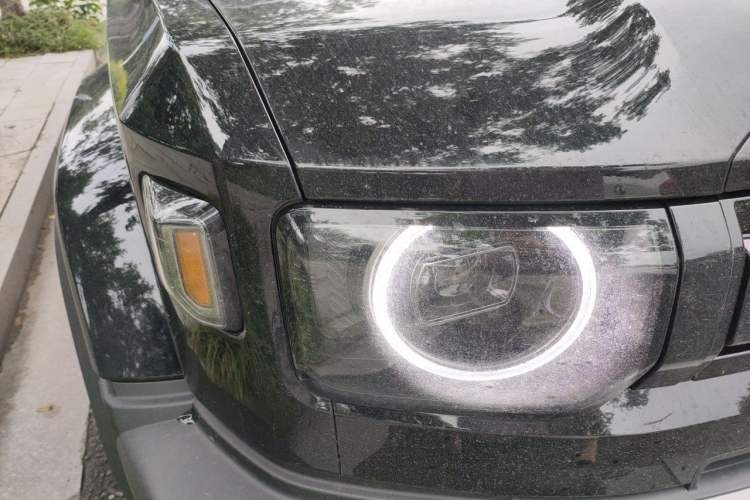 Used iCAR V27 2026 Model 200KM Four-Wheel Drive Falcon 700 Right Front Headlight
