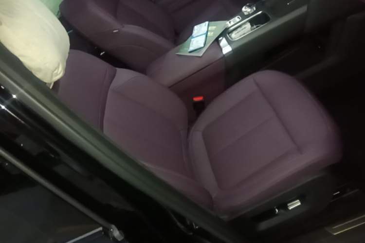 Used iCAR V27 2026 Model 200KM Four-Wheel Drive Falcon 700 Right Front Seat