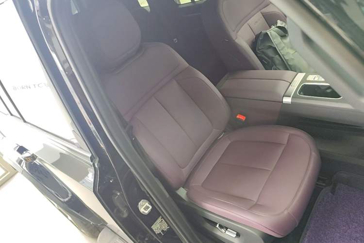 Used iCAR V27 2026 Model 200KM Four-Wheel Drive Falcon 500 Right Front Seat