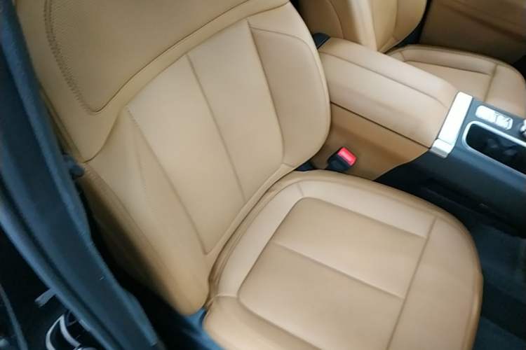 Used iCAR V27 2026 Model 200KM Four-Wheel Drive Falcon 500 Right Front Seat