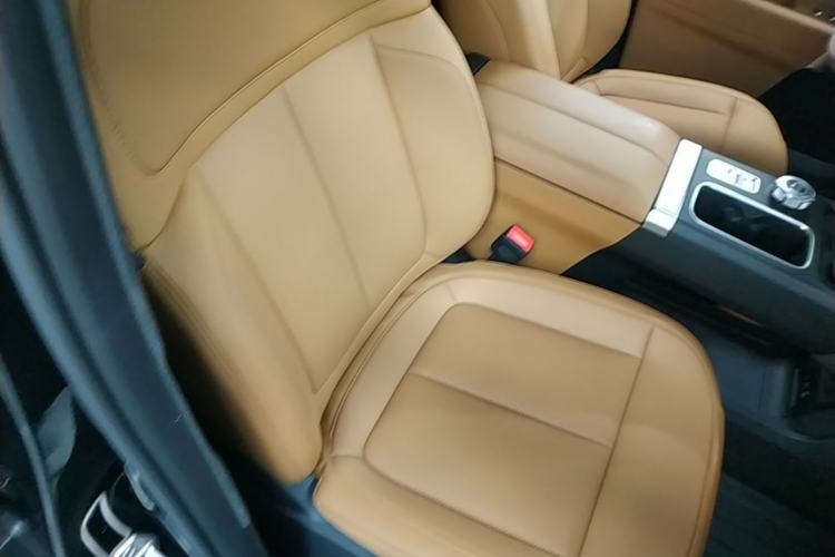 Used iCAR V27 2026 Model 200KM Four-Wheel Drive Falcon 500 Right Front Seat
