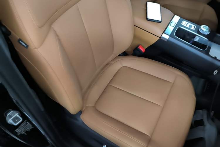 Used iCAR V27 2026 Model 200KM Four-Wheel Drive Falcon 500 Right Front Seat
