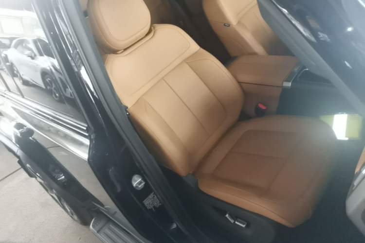 Used iCAR V27 2026 Model 200KM Four-Wheel Drive Falcon 700 Right Front Seat
