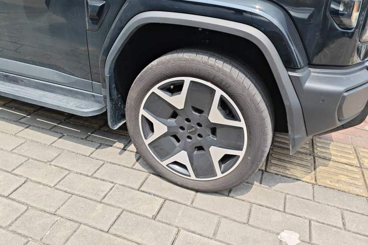 Used iCAR V27 2026 Model 200KM Four-Wheel Drive Falcon 700 Right Front Wheel Hub