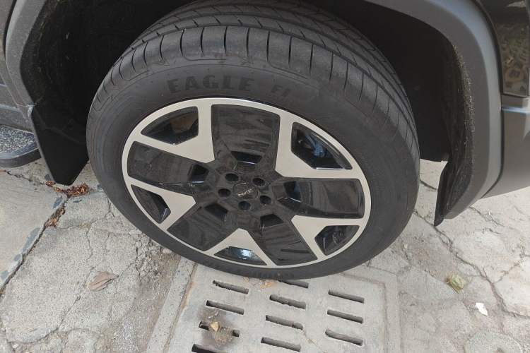 Used iCAR V27 2026 Model 200KM Four-Wheel Drive Falcon 700 Right Front Wheel Hub