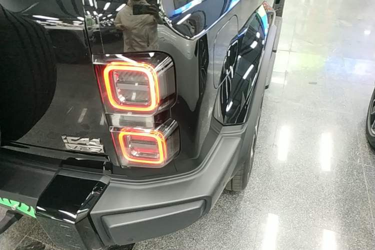 Used iCAR V27 2026 Model 200KM Four-Wheel Drive Falcon 500 Right Rear Taillight