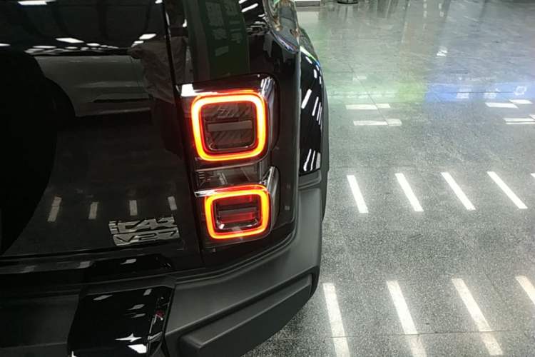 Used iCAR V27 2026 Model 200KM Four-Wheel Drive Falcon 500 Right Rear Taillight