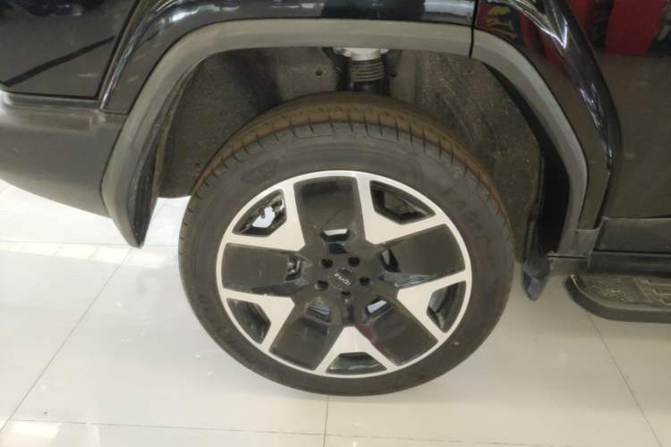 Used iCAR V27 2026 Model 200KM Four-Wheel Drive Falcon 500 Right Rear Wheel Hub