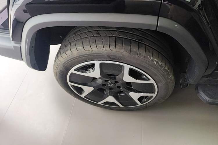 Used iCAR V27 2026 Model 200KM Four-Wheel Drive Falcon 500 Right Rear Wheel Hub
