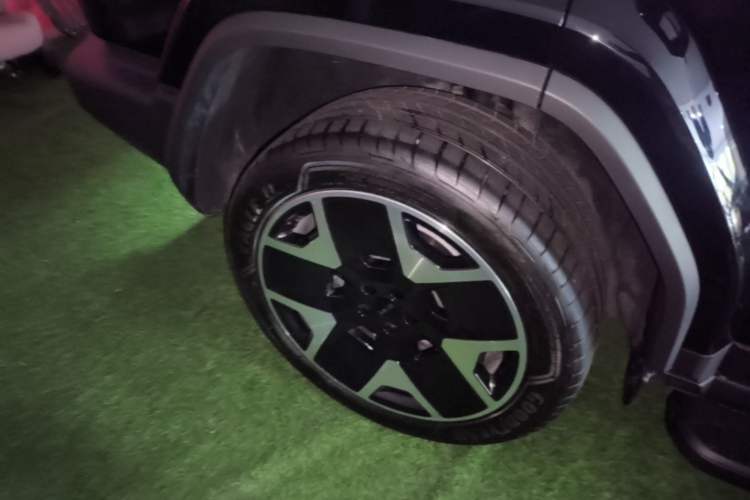 Used iCAR V27 2026 Model 200KM Four-Wheel Drive Falcon 700 Right Rear Wheel Hub