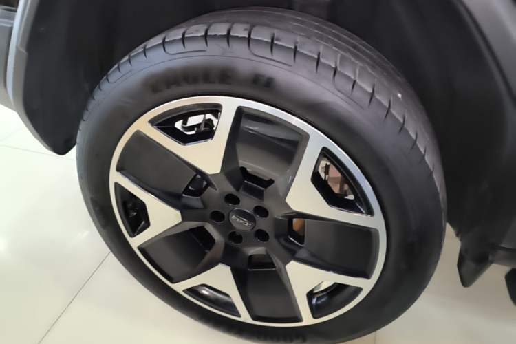 Used iCAR V27 2026 Model 200KM Four-Wheel Drive Falcon 500 Right Rear Wheel Hub