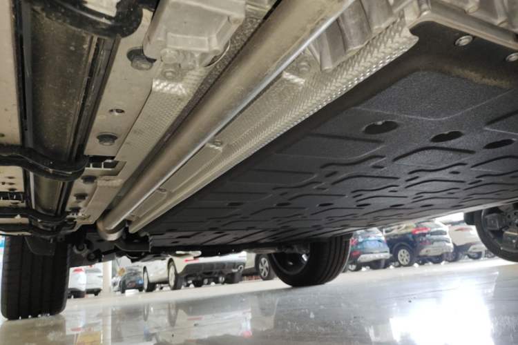 Used iCAR V27 2026 Model 200KM Four-Wheel Drive Falcon 500 Right Side Sill