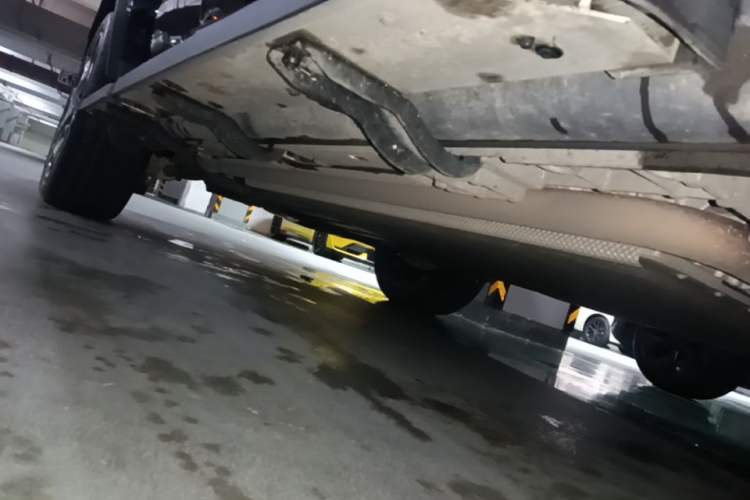 Used iCAR V27 2026 Model 200KM Four-Wheel Drive Falcon 700 Right Side Sill