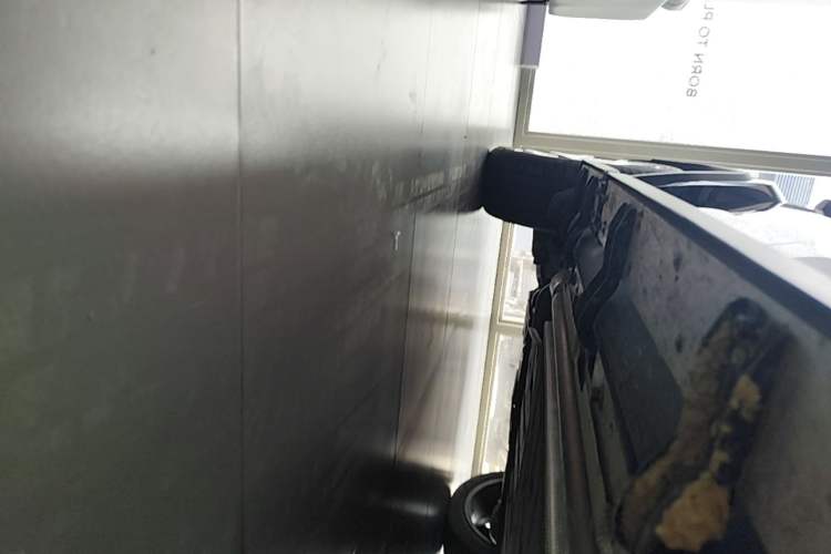 Used iCAR V27 2026 Model 200KM Four-Wheel Drive Falcon 500 Right Side Sill