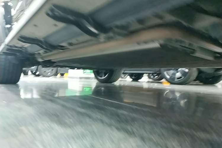 Used iCAR V27 2026 Model 200KM Four-Wheel Drive Falcon 500 Right Side Sill