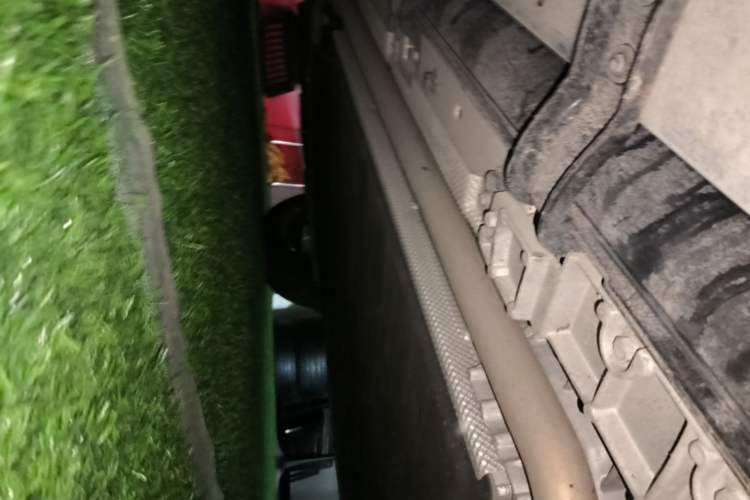 Used iCAR V27 2026 Model 200KM Four-Wheel Drive Falcon 700 Right Side Sill