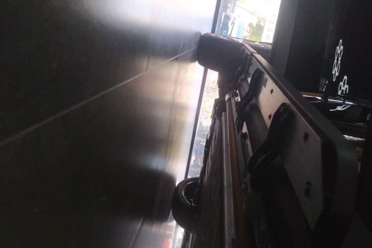 Used iCAR V27 2026 Model 200KM Four-Wheel Drive Falcon 500 Right Side Sill