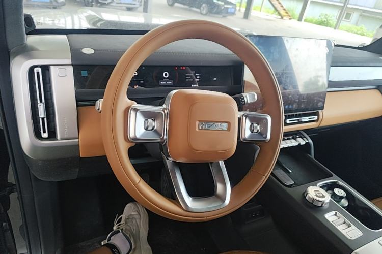 Used iCAR V27 2026 Model 200KM Four-Wheel Drive Falcon 500 Steering Wheel