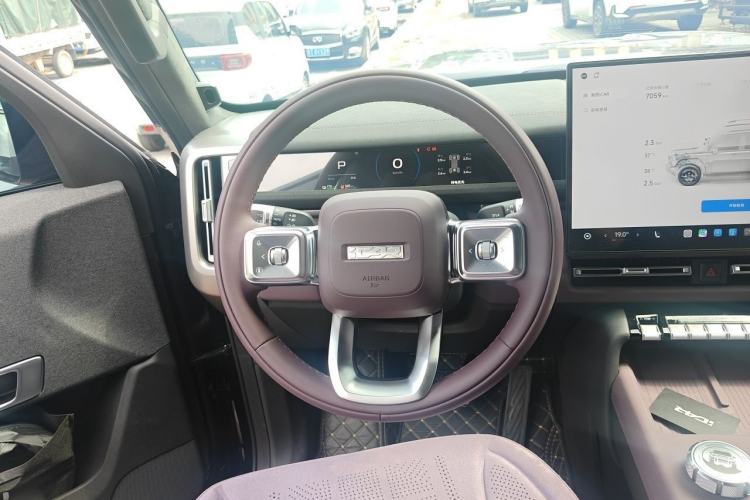 Used iCAR V27 2026 Model 200KM Four-Wheel Drive Falcon 700 Steering Wheel