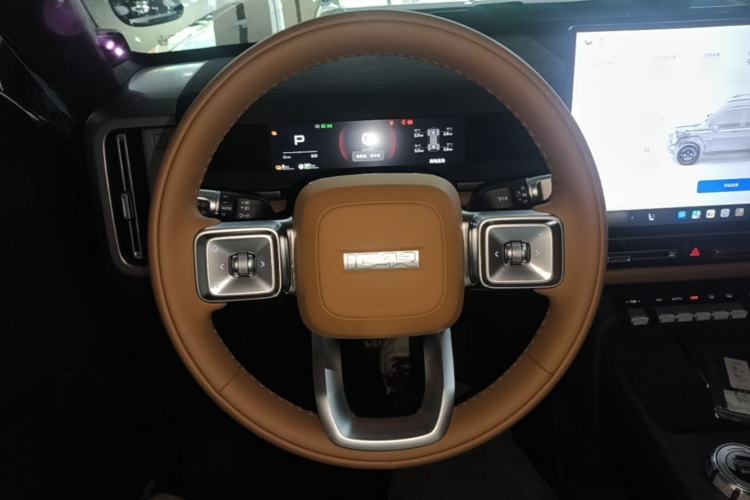 Used iCAR V27 2026 Model 200KM Four-Wheel Drive Falcon 700 Steering Wheel