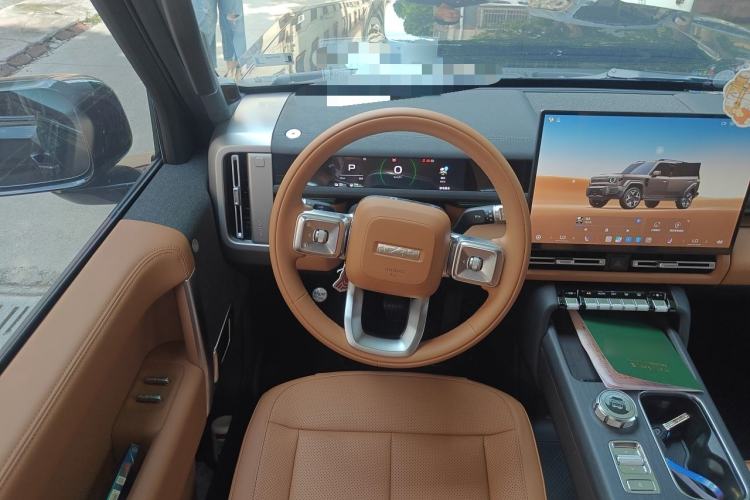 Used iCAR V27 2026 Model 200KM Four-Wheel Drive Falcon 700 Steering Wheel