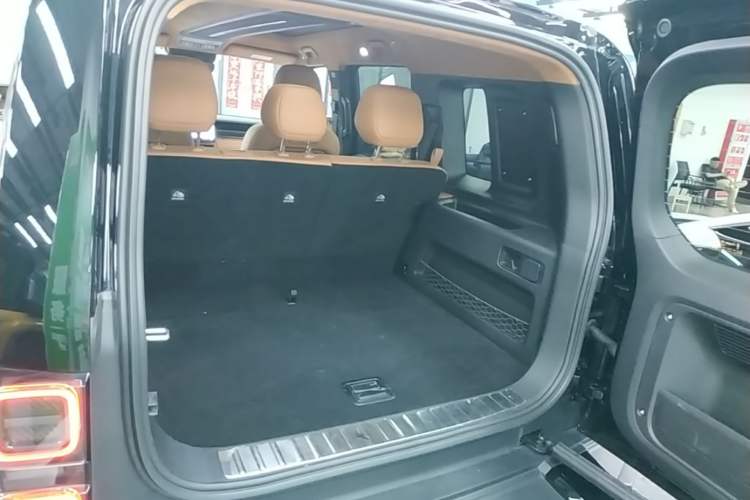 Used iCAR V27 2026 Model 200KM Four-Wheel Drive Falcon 500 Trunk