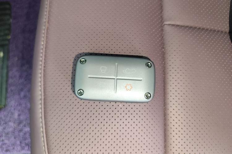 Used iCAR V27 2026 Model 200KM Four-Wheel Drive Falcon 500 Vehicle Key