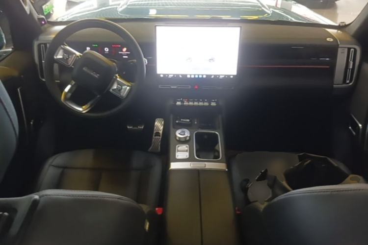 Used iCAR V27 2026 Model 210KM Two-Wheel Drive Falcon 500 Center Console