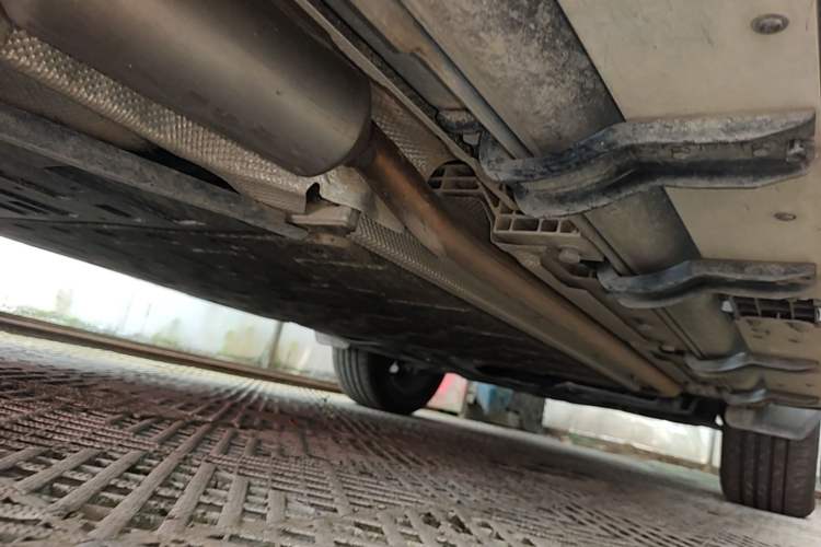 Used iCAR V27 2026 Model 210KM Two-Wheel Drive Falcon 500 Chassis Rear Right