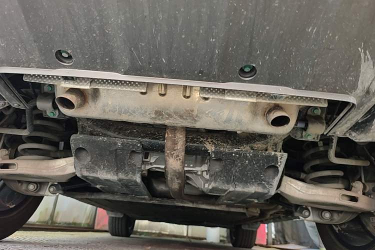 Used iCAR V27 2026 Model 210KM Two-Wheel Drive Falcon 500 Chassis Rear