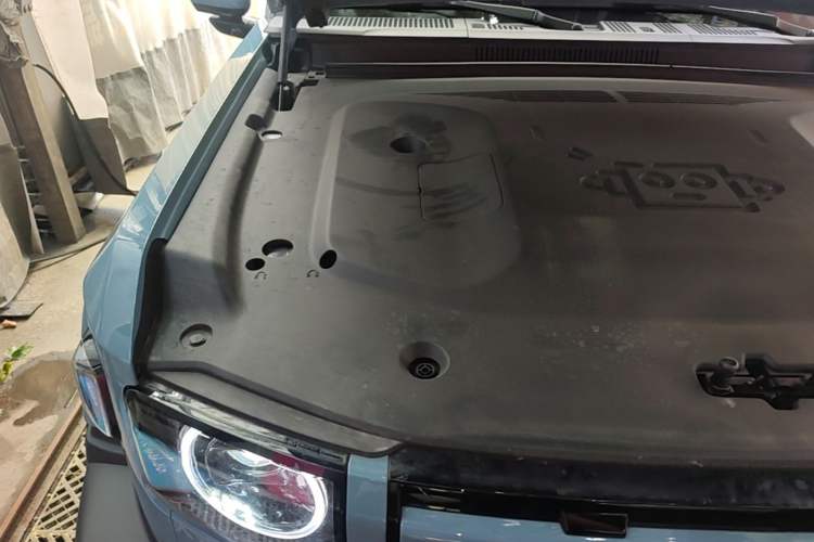 Used iCAR V27 2026 Model 210KM Two-Wheel Drive Falcon 500 Engine Bay Right