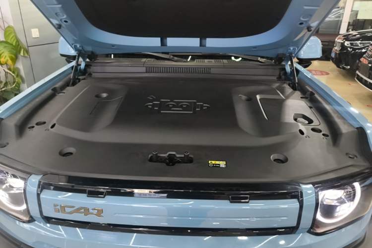 Used iCAR V27 2026 Model 210KM Two-Wheel Drive Falcon 500 Engine Bay