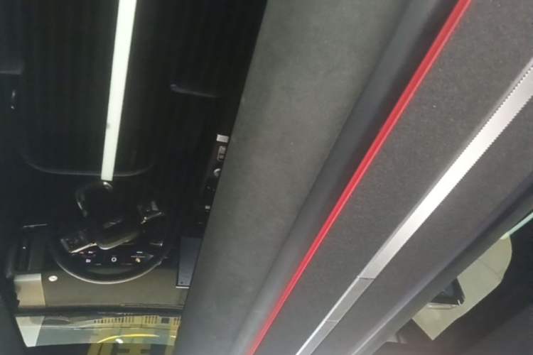 Used iCAR V27 2026 Model 210KM Two-Wheel Drive Falcon 500 Headliner