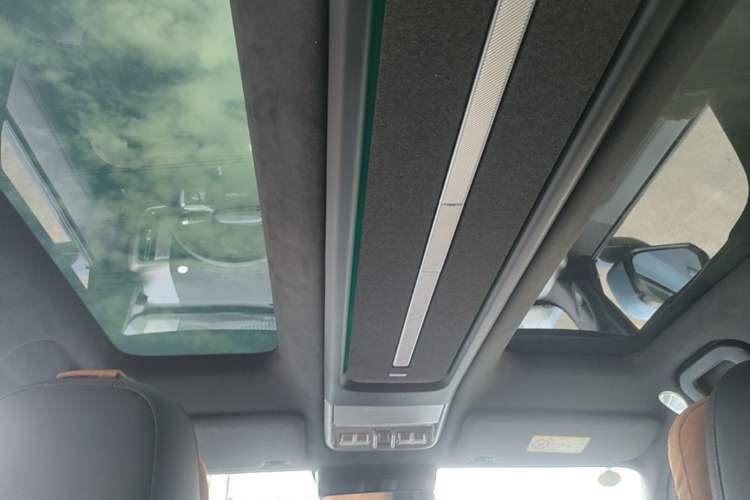 Used iCAR V27 2026 Model 210KM Two-Wheel Drive Falcon 500 Headliner