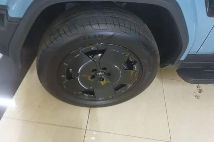 Used iCAR V27 2026 Model 210KM Two-Wheel Drive Falcon 500 Left Front Wheel Hub
