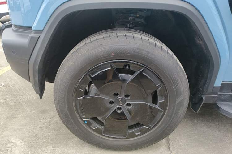 Used iCAR V27 2026 Model 210KM Two-Wheel Drive Falcon 500 Left Front Wheel Hub
