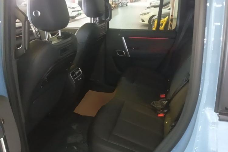 Used iCAR V27 2026 Model 210KM Two-Wheel Drive Falcon 500 Left Rear Seat